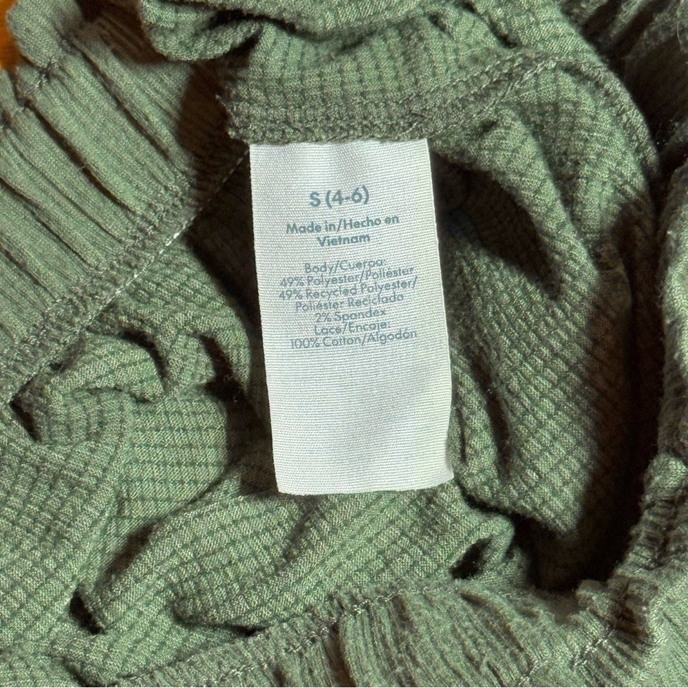 Women's Olive Green Waffle Knit Fairy Shorts Crochet Lace Trim Size Small - Picture 7 of 9